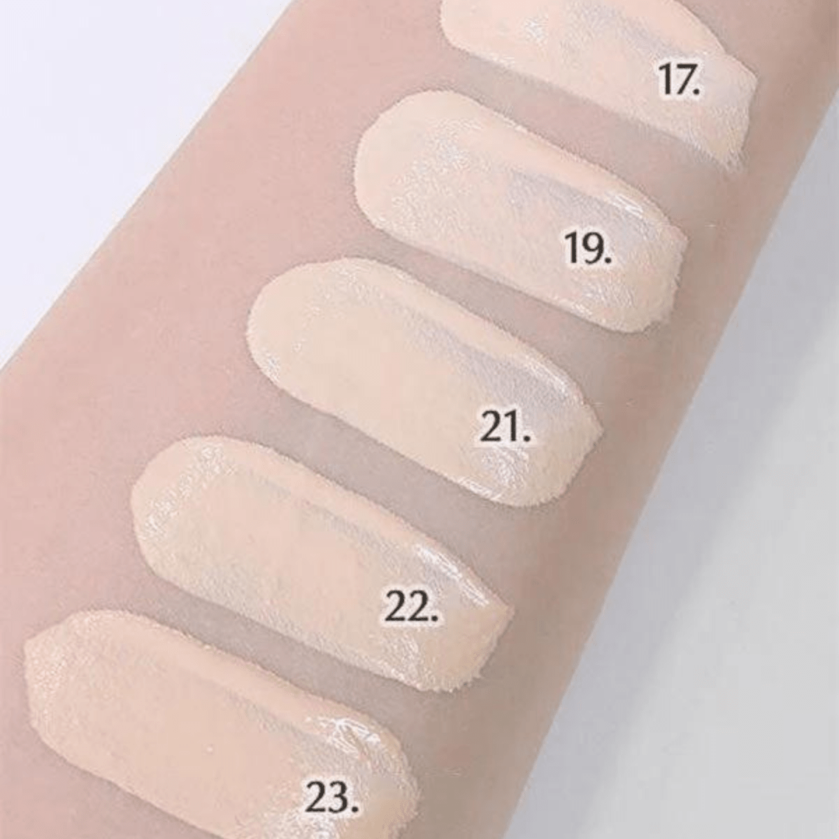 Wakemake Water Velvet Cover Foundation | La Cosmetique