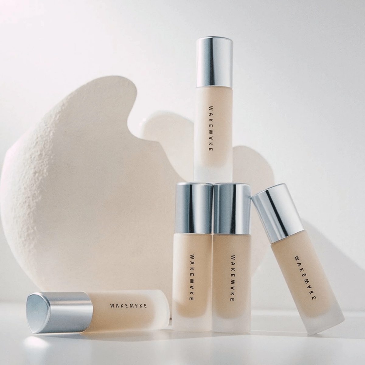 Wakemake Water Velvet Cover Foundation | La Cosmetique