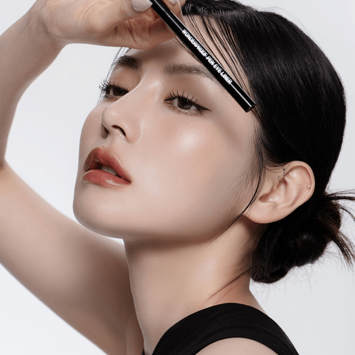 B.O.M Wonderproof Pen Eyeliner in black, liquid eyeliner with a precise applicator tip for detailed eye makeup.