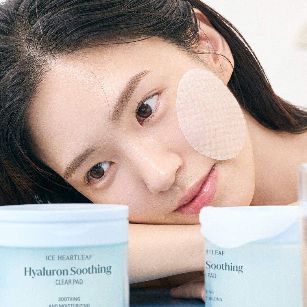 Goodal Houttuynia Cordata Hyaluron Soothing Clear Pad toner pad with 70 sheets, featuring a white pad with blue and green accents.