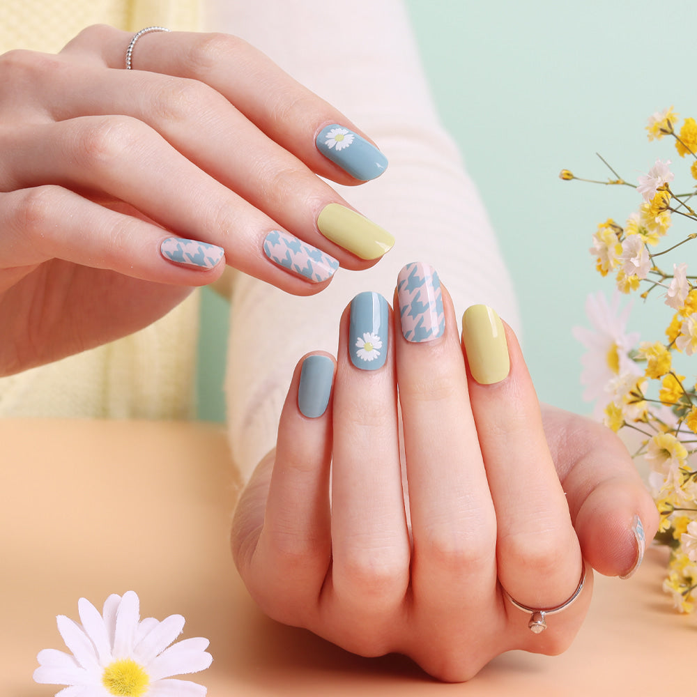 Glossy BlossomGel Nail Strips - Blooming Daisy - La Cosmetique