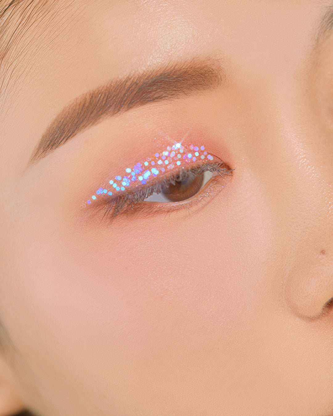 Unleashia Get Loose Glitter Gel eyeshadow in Aurora Catcher, 4g, featuring vibrant, shimmering loose glitter for eye makeup.