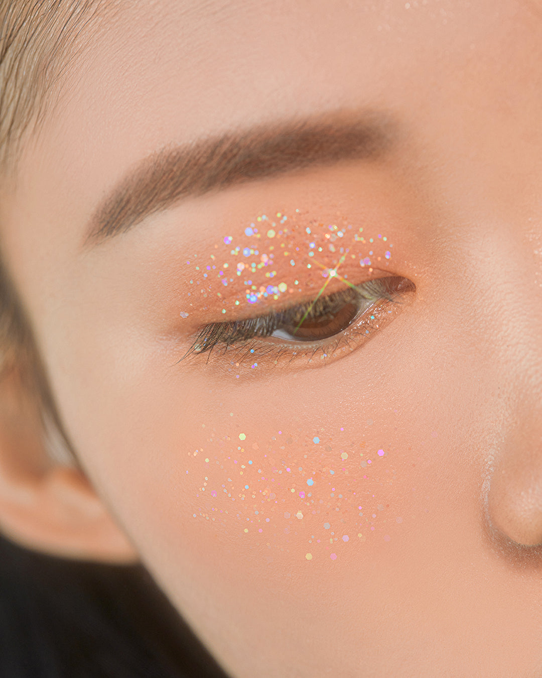 Unleashia Get Loose Glitter Gel eyeshadow in Starlit Chaser, 4g, featuring shimmering blue glitter for vibrant eye makeup.