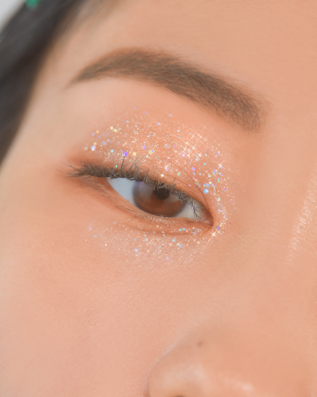 Unleashia Get Loose Glitter Gel eyeshadow in Diamond Stealer shade, 4g jar with shimmering silver glitter for bold eye looks.