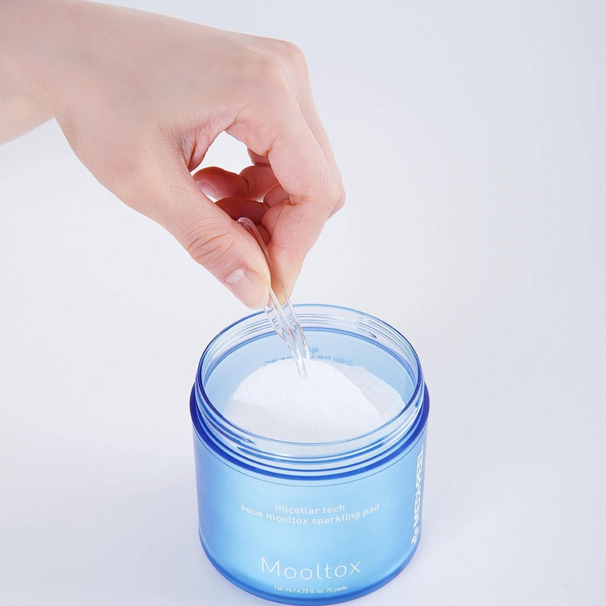 MEDIPEEL+ Aqua Mooltox Sparkling Pad 70 Pads | La Cosmetique
