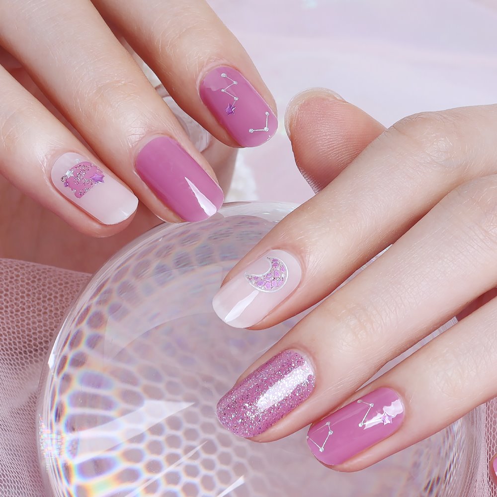 Glossy Blossom Blooming Space gel nail strips with floral design on neatly manicured nails