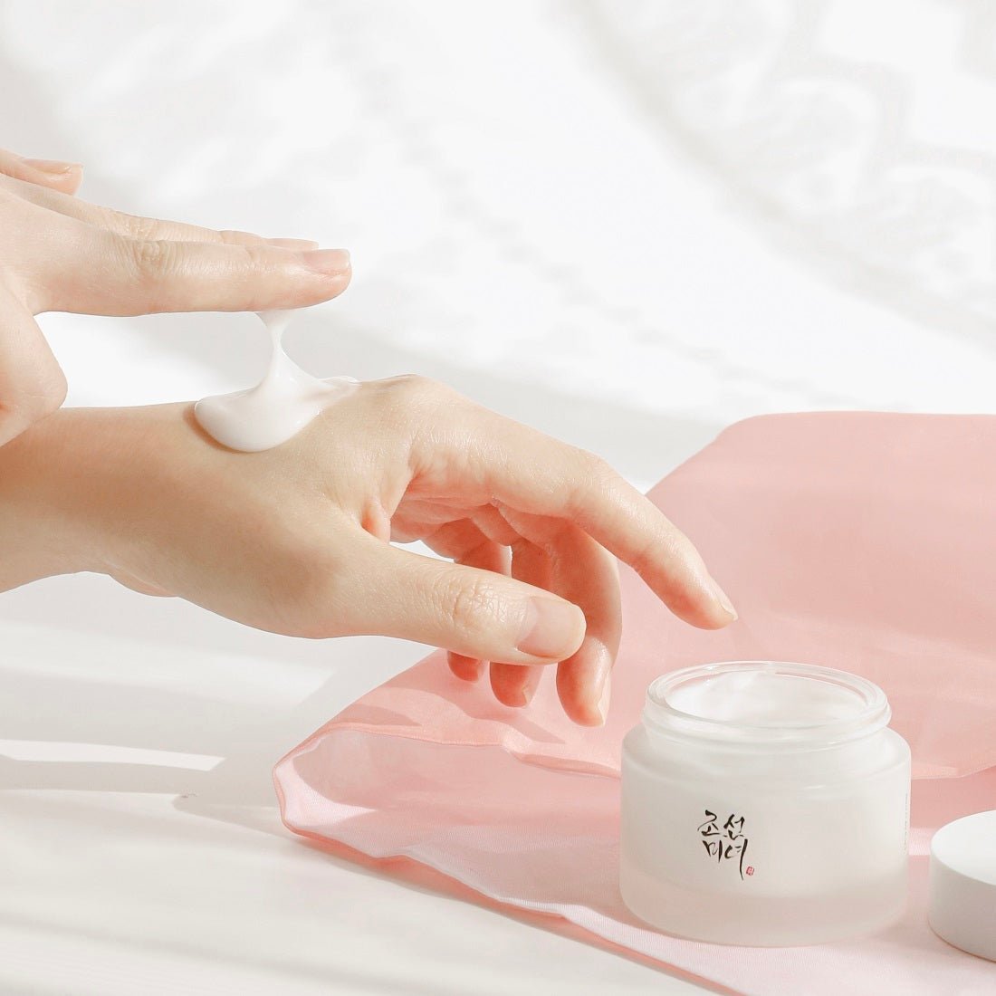 Beauty of joseon moisturizers face moisturizer in a jar with a smooth, creamy texture and elegant packaging.