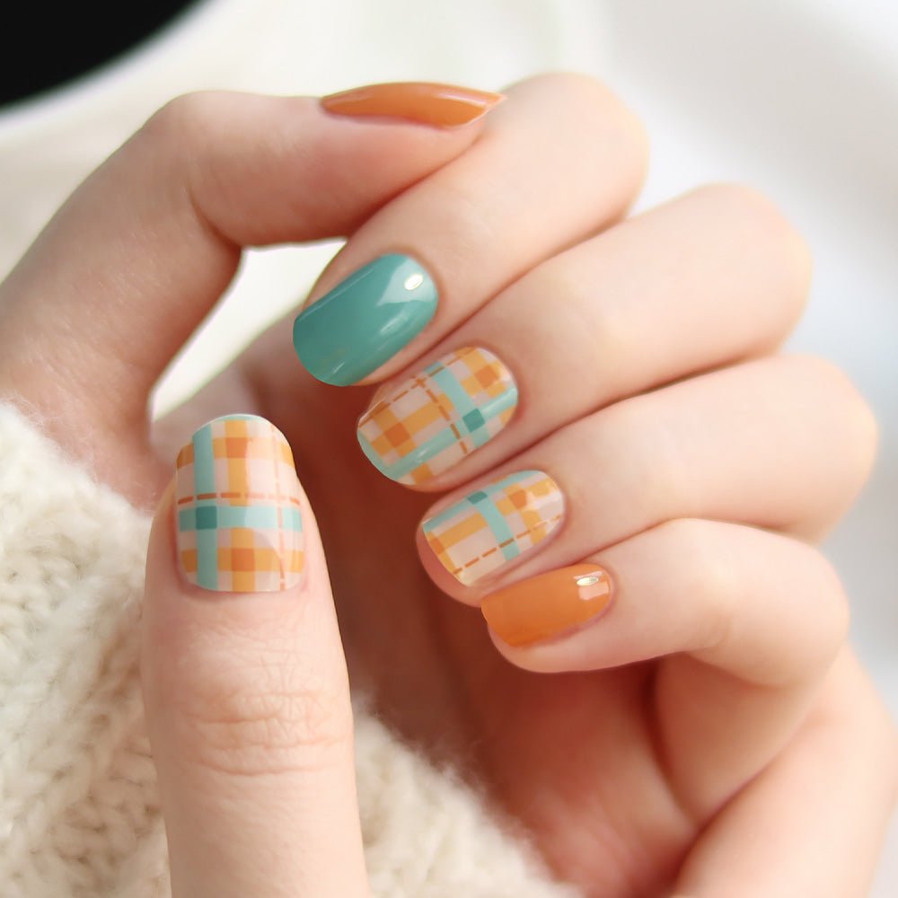Glossy Blossom Gel Nail Strips - Check of Check | La Cosmetique