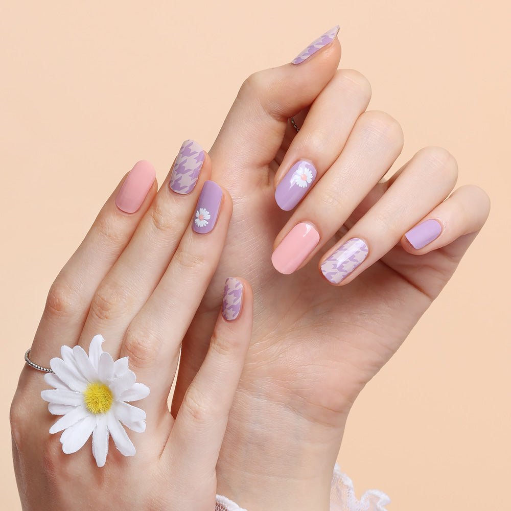 Glossy Blossom Gel Nail Strips - Lovely Daisy | La Cosmetique