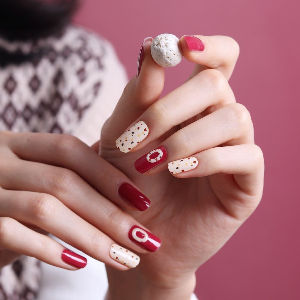 Glossy Blossom Gel Nail Strips - Red Bean Donut | La Cosmetique