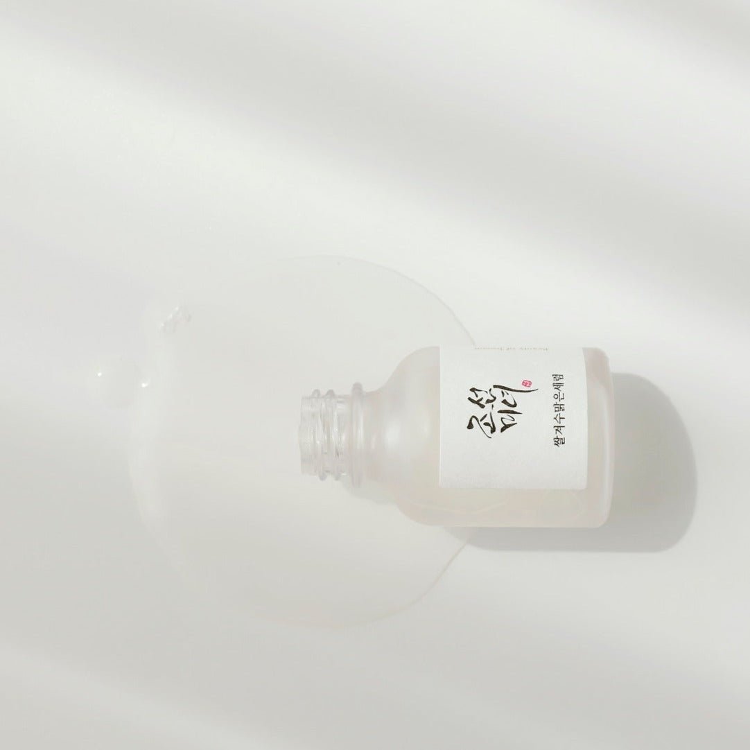 Beauty of joseon glow deep serum reviews with rice and alpha-arbutin demonstrating its lightweight, hydrating formula.