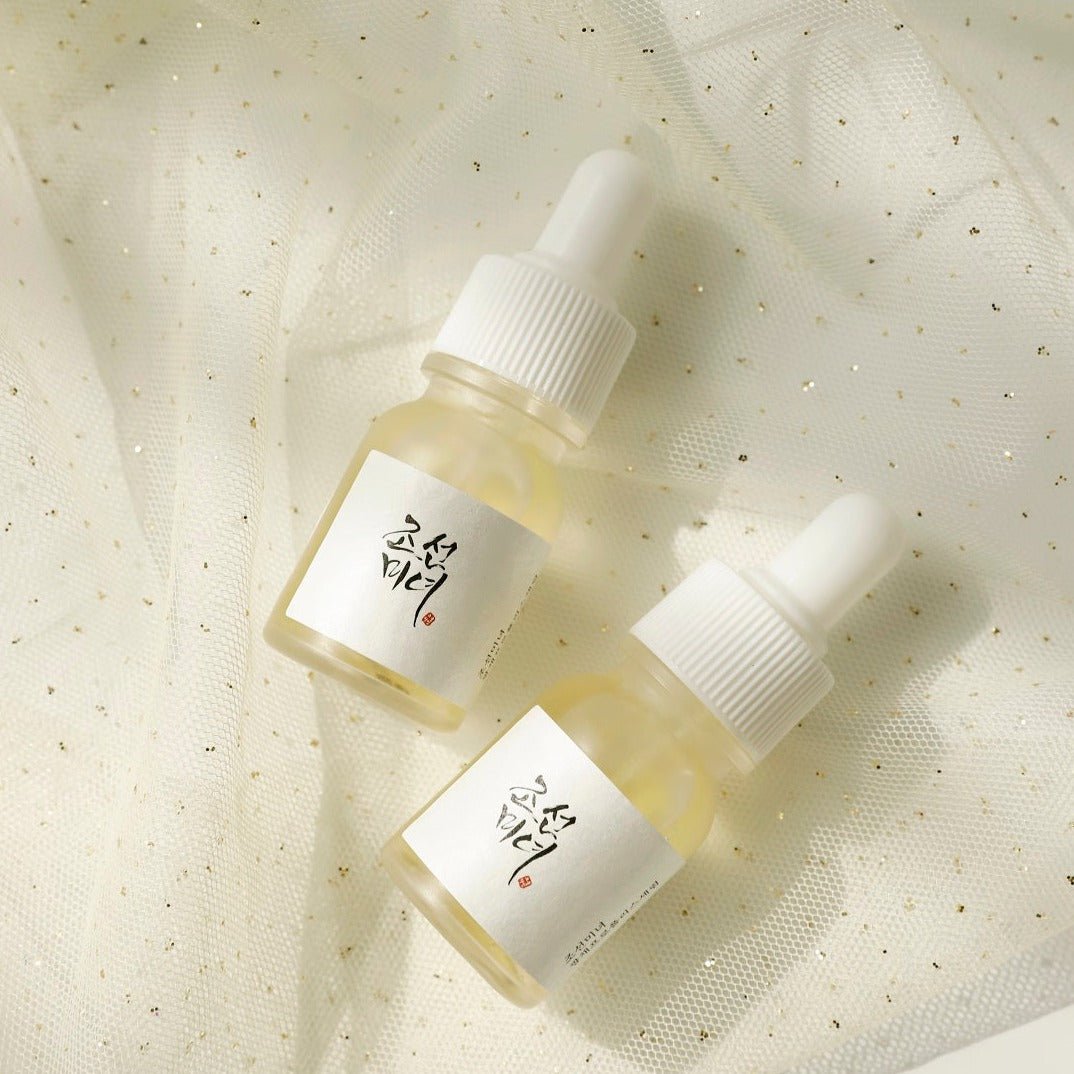 Beauty of Joseon Glow Serum with Propolis and Niacinamide showing the serum's glass container and dropper applicator.