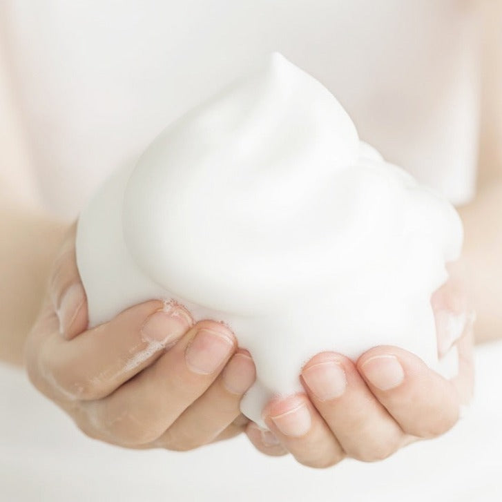 Ma:nyo Purifying Soda Foam Gel with airy foam texture, 150ml bottle, ideal for deep cleansing and refreshing skin.