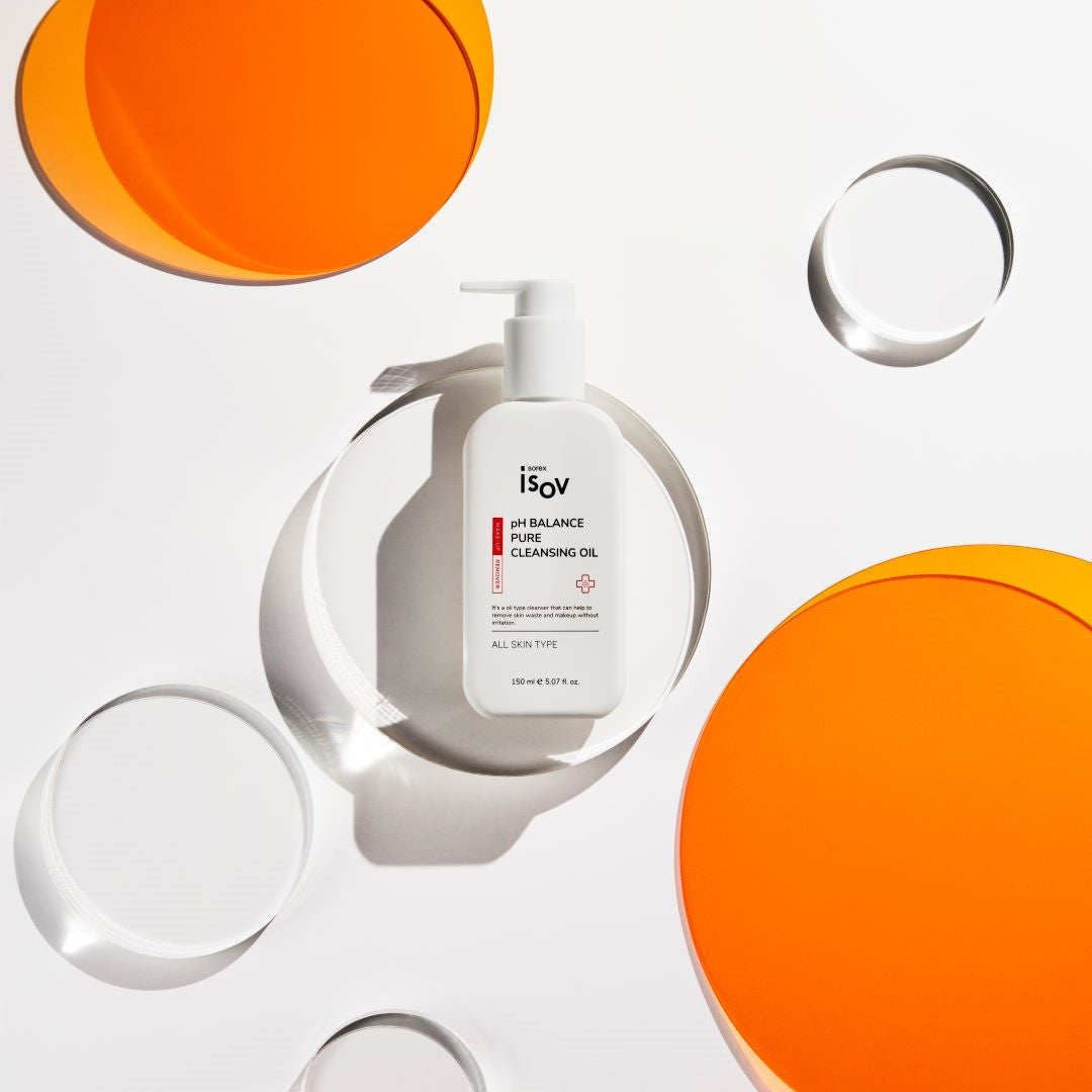 ISOV pH Balance Pure Cleansing Oil 150ml bottle with pump, featuring a sleek label for gentle oil and balm cleansing.